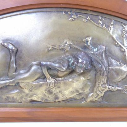 null Alexandre CHARPENTIER (1856-1909) : Narcisse. Plaque en bronze, monogrammée AC en...