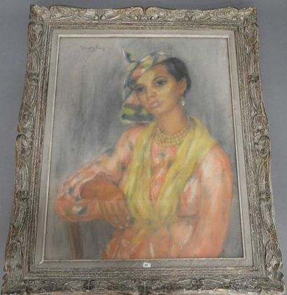 null Germaine FOURY (1902-1981): Femme Malgache. Pastel. Signé en haut à gauche....