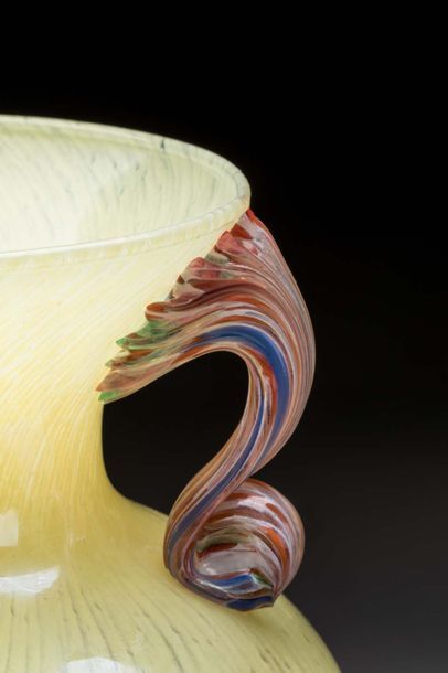 null MURANO

Vase en verre soufflé de forme balustre avec inclusions de millefiori,...
