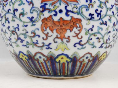 null CHINE

Vase de forme tianqiuping (sphère céleste) en porcelaine décorée en bleu...