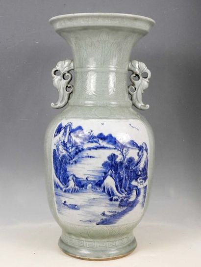 CHINE - XIXe siècle 
Grand vase balustre...