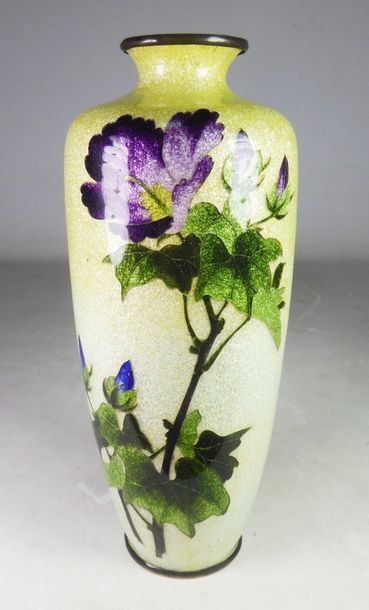 null JAPON - Fin de l'époque MEIJI (1868 - 1912)

Vase de forme ovoïde à épaulement...