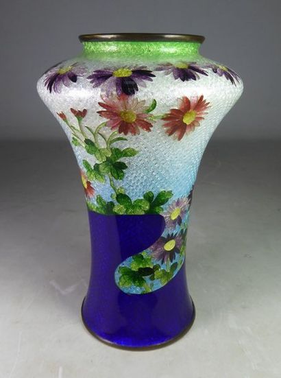 null JAPON - Fin de l'époque MEIJI (1868 - 1912)

Vase de forme évasé à enflement...