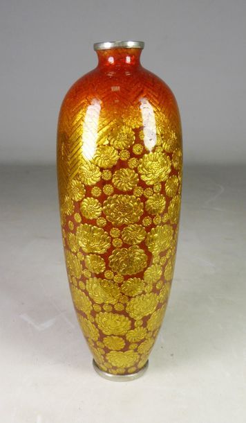 null JAPON - Fin de l'époque MEIJI (1868 - 1912)

Vase de forme ovoïde à décor de...