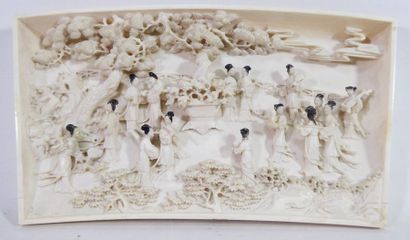 null CHINE

Plaque repose-poignet de lettré en ivoire finement sculpté représentant...