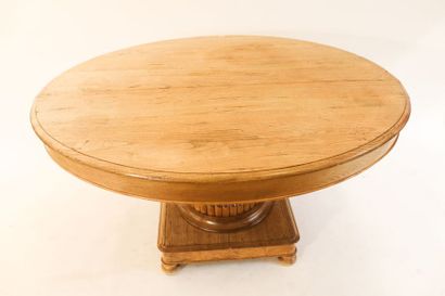 null Guéridon ovale d'époque Louis-Philippe formant table de salle à manger, fût...