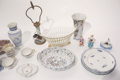 null Lot de céramiques européennes, XIX-XXe, vingt-huit pièces (plats, corbeilles,...