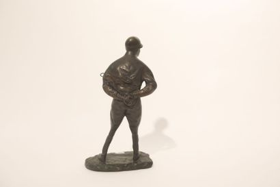 ECOLE FRANCAISE "Jockey", XXe, sujet en bronze patiné, marque de fondeur sur la terrasse,...
