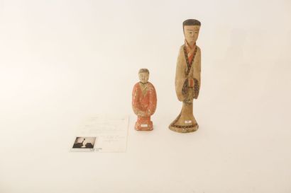 CHINE "Dames de cour Han", deux statuettes funéraires (mingqi) en terre cuite polychromée...