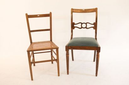 null Varia de cinq sièges (deux fauteuils, paire de chaises et chaise cannée) [u...