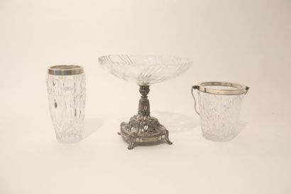 null Coupe Belle Époque, circa 1900, verre pressé-moulé et métal, h. 20, 5 cm ; on...