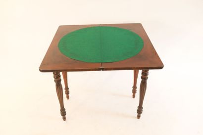 null Table à jeux en console d'époque Louis-Philippe, pieds godronnés, mi-XIXe, acajou...