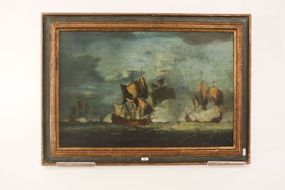 École hollandaise "Combat naval", XIXe, huile sur toile rentoilée, 43x65 cm [légères...