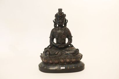 JAPON "Bodhisattva", ère Meiji / fin XIXe, bronze patiné rehaussé d'émaux cloisonnés...