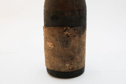 BOURGOGNE Rouge, Corton-Chaume 1919, une bouteille [très bas, étiquette et capsule...