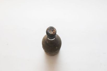 BOURGOGNE Rouge, Corton-Chaume 1919, une bouteille [très bas, étiquette et capsule...