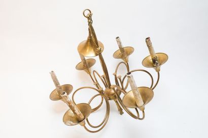 null Lustre de style Louis XVI aux cors de chasse à six bras de lumière, XXe, métal...