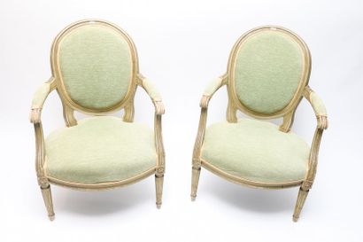 null Paire de fauteuils en cabriolet de style Louis XVI, dossier en médaillon, XIXe,...