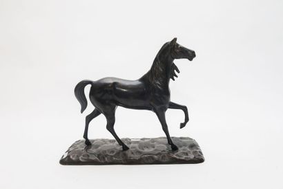 ECOLE FRANCAISE "Pur-sang", XXe, épreuve en bronze à patine nuancée, l. 34,5 cm.