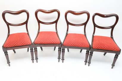 null Suite de quatre chaises Louis-Philippe, pieds antérieurs en balustre, XIXe,...