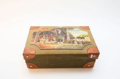 null Petite valise ornée d'une scène de chasse, XXe, toile et cuir, l. 45,5 cm [usures...