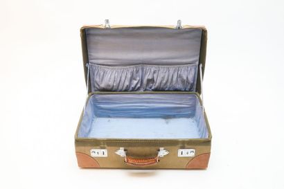 null Petite valise ornée d'une scène de chasse, XXe, toile et cuir, l. 45,5 cm [usures...