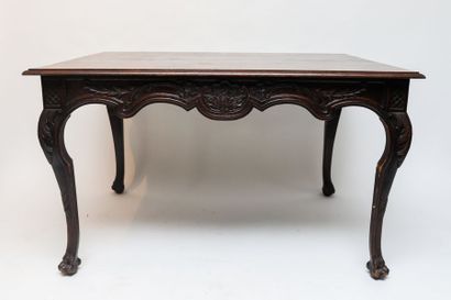 null Table liégeoise rectangulaire de style Régence, XIX-XXe, chêne mouluré et sculpté...