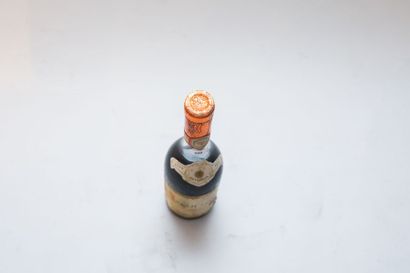 HONGRIE Rouge, Tokaji Aszu 1959, 0,5 l [mi-épaule, étiquette altérée].