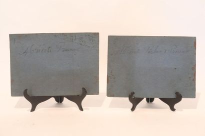 Ecole Belge "Natures mortes", XIXe, paire d'huiles sur carton, 21x30 cm [angles abîmés,...