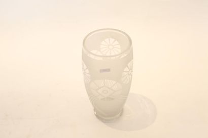 LORRAIN - France Vase oblong d'époque Art déco, circa 1925, verre à motifs stylisés...