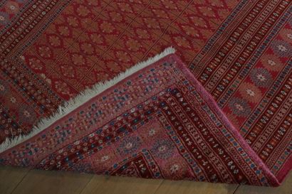 null Deux tapis turkmènes à motifs de göls, 206x126 cm env. et 182x126 cm env. [...