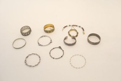 Lot de bracelets de fantaisie, onze pièces...