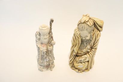CHINE "Immortel", XXe, statuette en ivoire reconstitué sculpté et gravé, marque sigillaire...