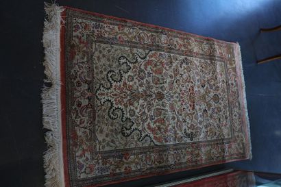 null Deux tapis persans Ghom (de galerie Kheshti et de prière), 275x67 cm env. et...