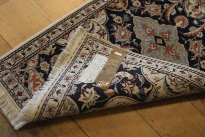 null Petit tapis persan de galerie Naïn à motifs polychromes, 216x63 cm env.