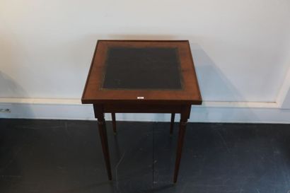 null Table de salon de style Louis XVI, début XXe, bois de placage et bois teinté,...