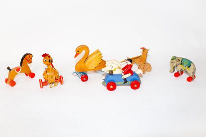 null Varia de jouets en bois, une trentaine de pièces (attelages, animaux, locos,...