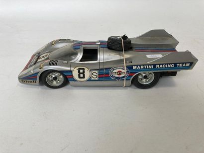 SCHUCO 356213, Porsche 917 en plastique, l. 28 cm [altérations et accident].