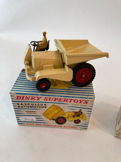 DINKY SUPERTOYS Trois pièces :

- 651, "Centurion Tank", avec boîte d'origine [altérations,...