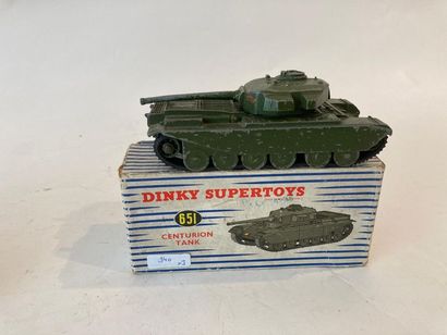 DINKY SUPERTOYS Trois pièces :

- 651, "Centurion Tank", avec boîte d'origine [altérations,...