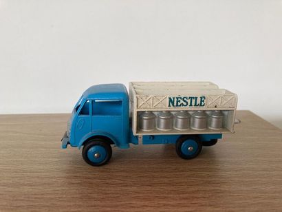DINKY TOYS Camion Nestlé, avec boîte d'origine [légères altérations à celle-ci].