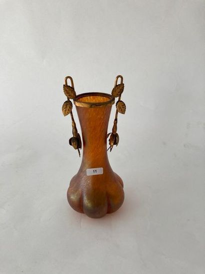 LOETZ [attribué à] Petit vase d'époque Art nouveau à panse godronnée, circa 1900,...