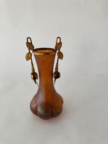 LOETZ [attribué à] Petit vase d'époque Art nouveau à panse godronnée, circa 1900,...