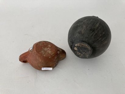 null Olpé trilobée, probablement Grande Grèce / IVe AEC, céramique à vernis noir,...