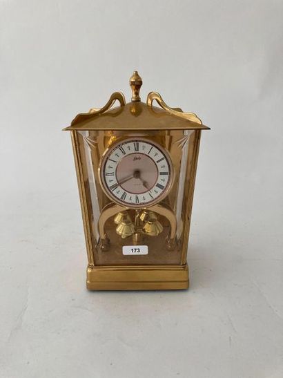 SCHATZ Horloge de table, XXe, cage en métal doré, h. 22 cm [légères altérations]...