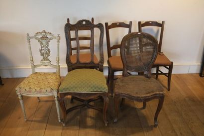 null Six chaises diverses :

- une de style Transition, travail liégeois, début XIXe,...
