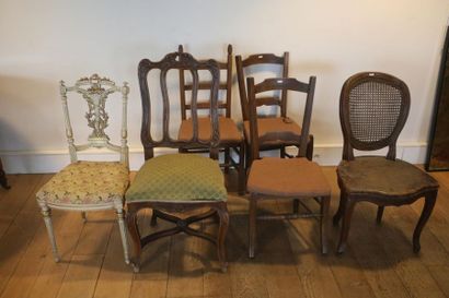 null Six chaises diverses :

- une de style Transition, travail liégeois, début XIXe,...