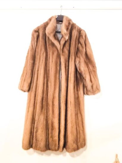 null Fur coat, scratched [Niclaus].