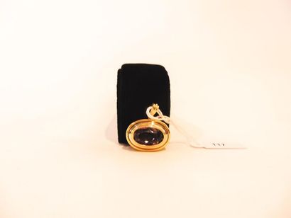 null Pendentif ovale en or jaune 18 carats serti d'une améthyste, poinçon, 10 g ...
