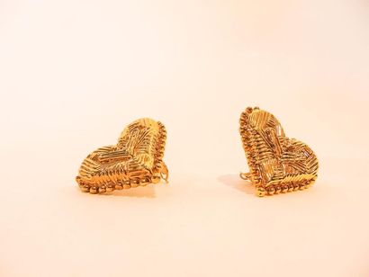 Christian LACROIX Pair of gold-plated metal ear clips, marked, l. 5 cm.